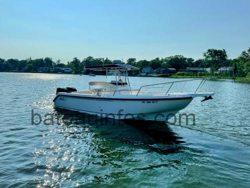 Boston Whaler Outrage 26 avis et fiche technique